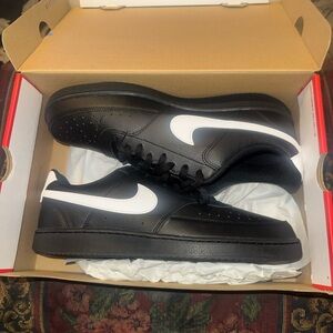 Nike Men's Black and White Sneakers